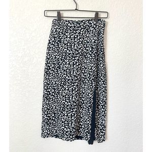 Abercrombie & Fitch XS Black with White Leopard Print High Slit Midi Skirt